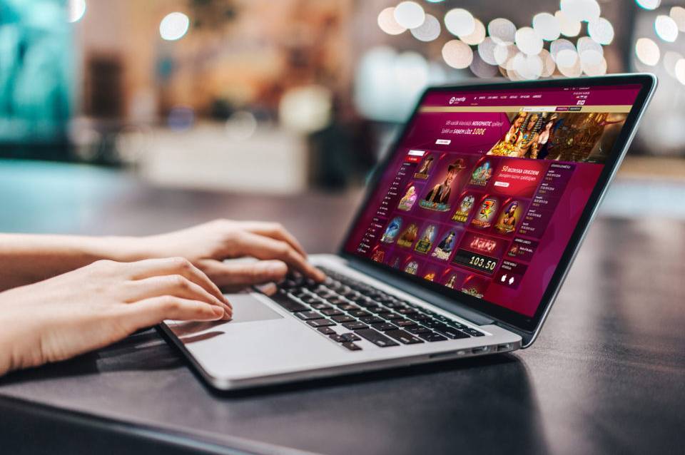 Experience the Thrill of Online Casino FlashDash 17 Experience the Thrill of Online Casino FlashDash 17
